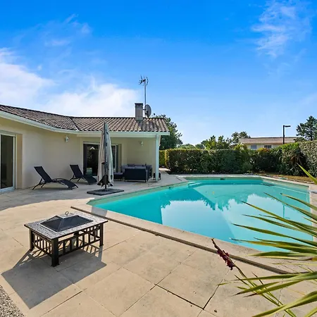 Familiale Piscine & Grand Jardin Vila