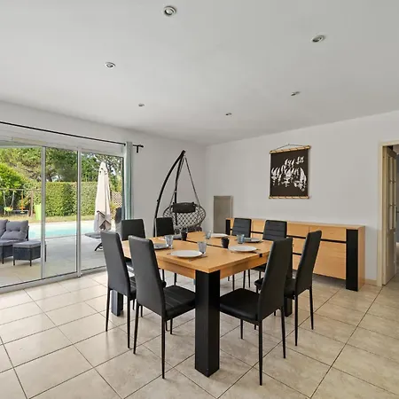 Familiale Piscine&grand Jardin *