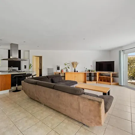 Villa Familiale Piscine&grand Jardin *