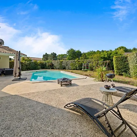 Familiale Piscine & Grand Jardin *